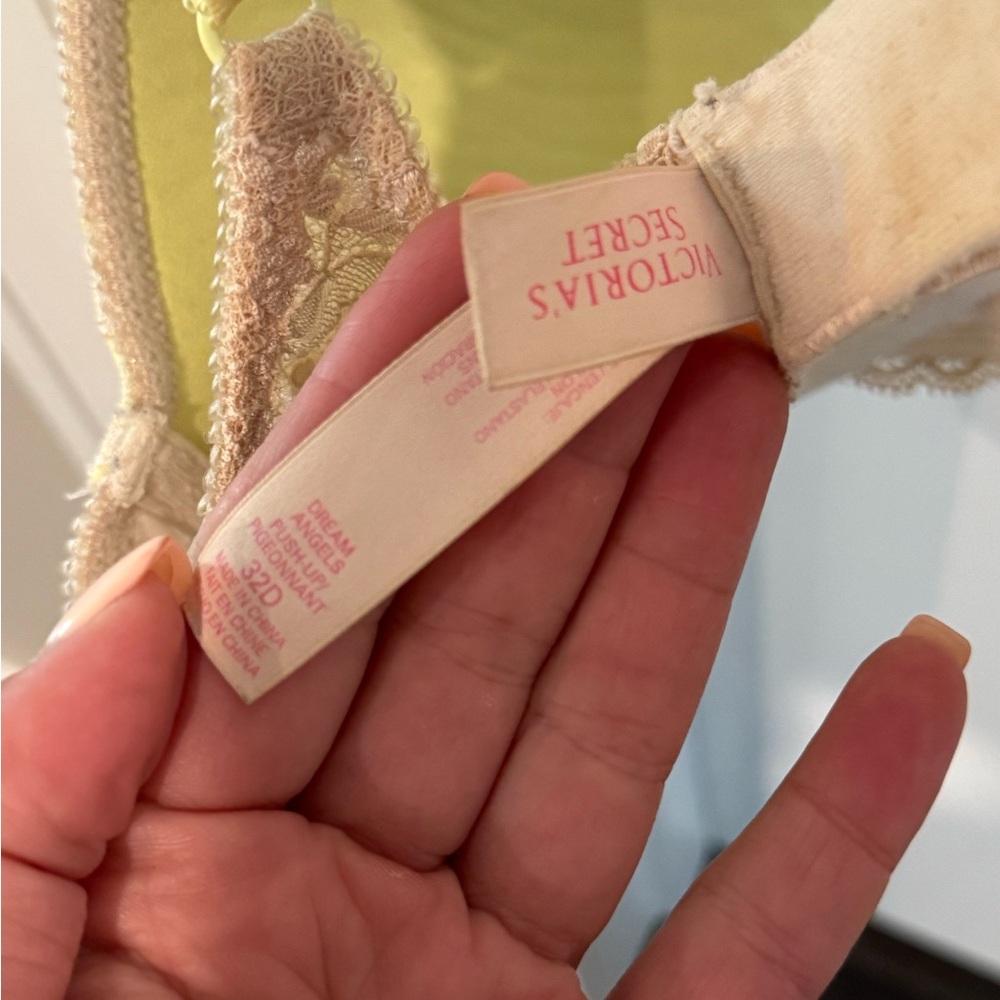 VICTORIA’S SECRET BRAND, Elegant Lace Trimmed Bra in Yellow, Sz (32D) Clothing - Picture 15 of 16